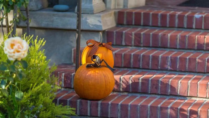 When to start fall decorating